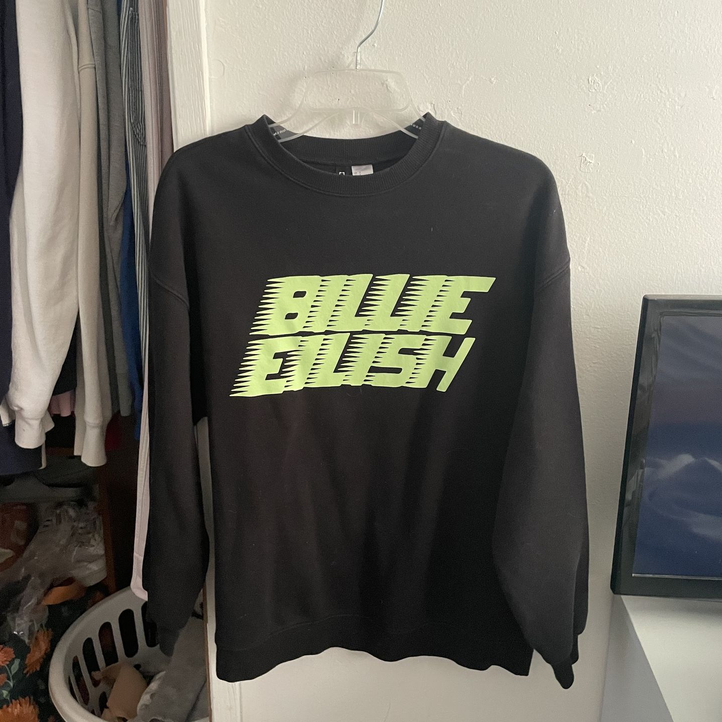 Billie Eilish x H&M Divided Sweatshirt – Women’s Small – Black/Neon