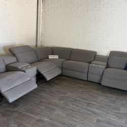 LIKE NEW! Gray Power Reclining Sectional Couch (FREE DELIVERY 🚚)