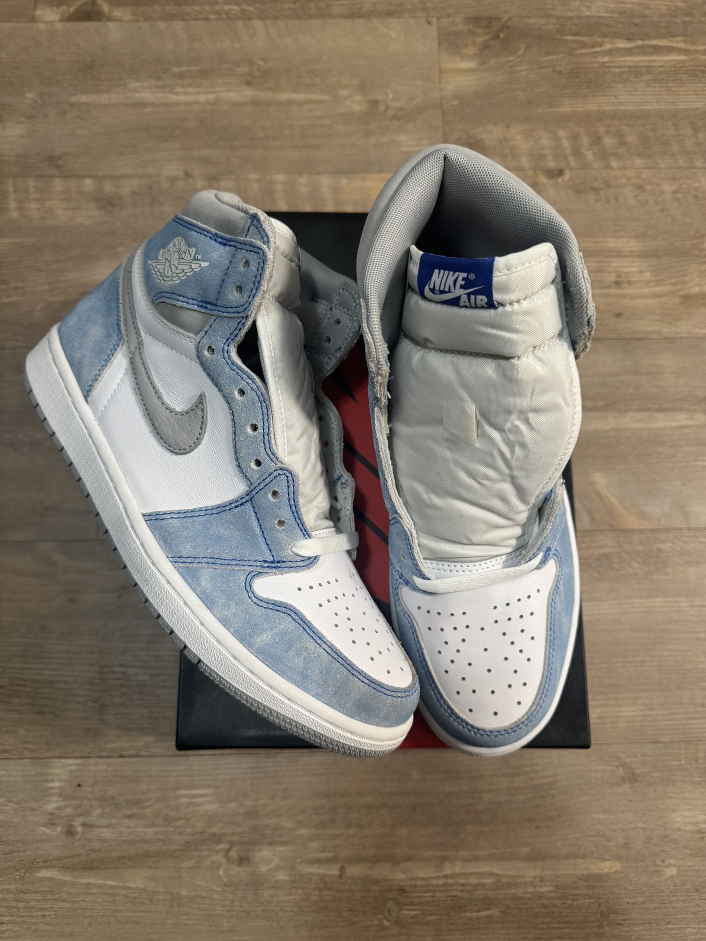 NIKE JORDAN 1 HYPER ROYAL