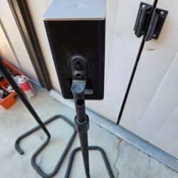 Bookshelf Speaker on Stand