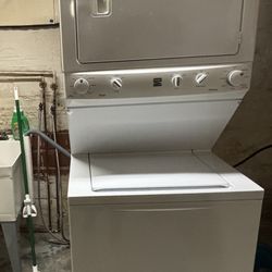 Like New 2015 Electric Kenmore Washer/Dryer