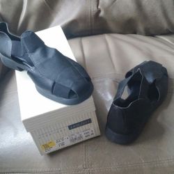 Women's Closed Toe Fisherman Sandles/8M/New 