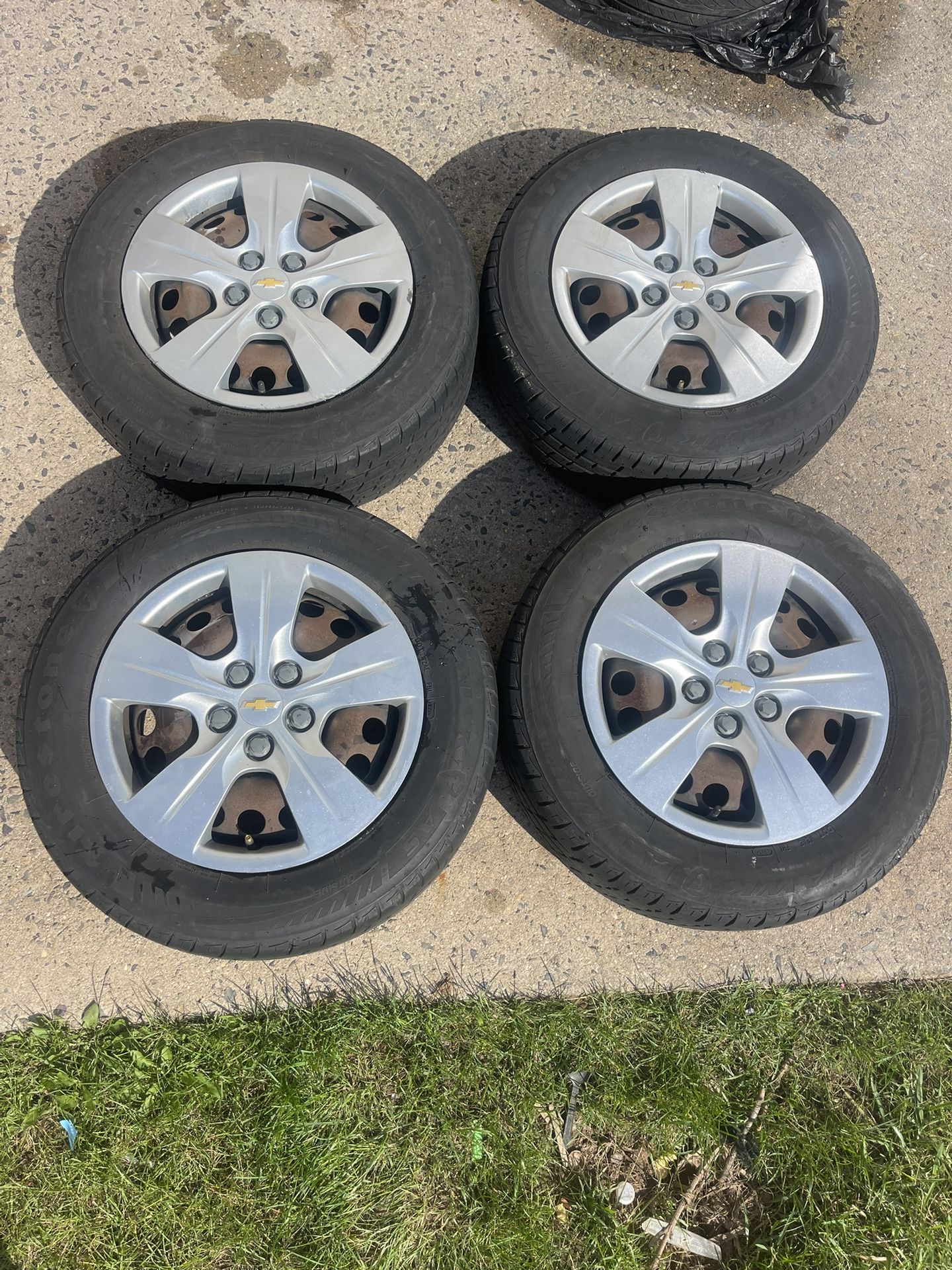 Set of 4 15" wheels, tires, and hubcaps Chevy Cruze.195/65/15