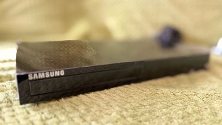 Samsung BD-F5900 3D Wi-Fi Blu-ray DVD Disc Player w/ Smart Hub Feature