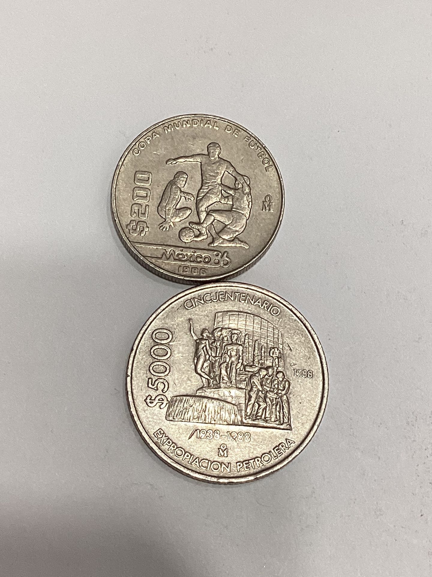 Mexico 200 & 5000 Pesos Coin - Monedas De Coleccion