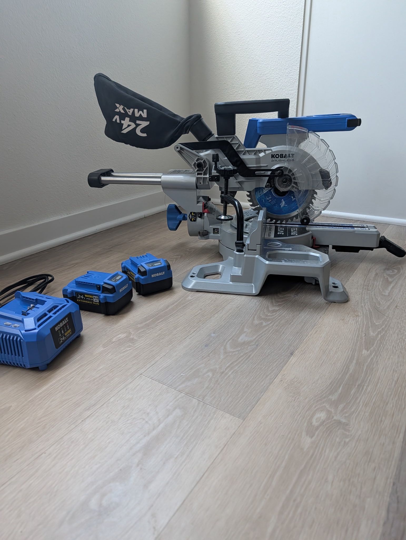 Kobalt 7-1/4-in 24-volt Dual Bevel Sliding Compound Cordless Miter Saw w/ 2 Batteries And Charger