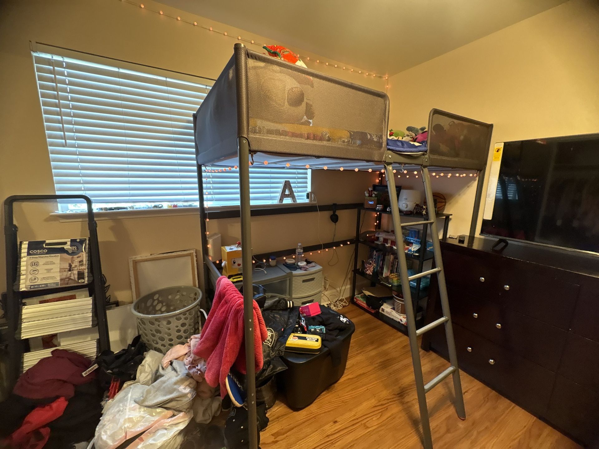 Loft Bed, Twin