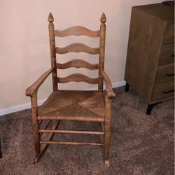 Wood Rocking Chair 