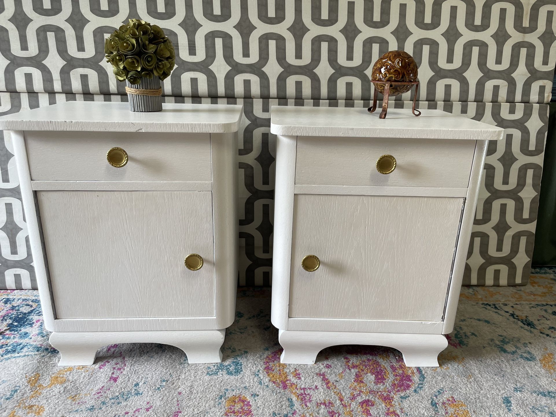 Nightstands 2 All wood no scratches refinished white gold knobs no