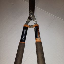 Fiskars 9191 Power Lever 8-Inch Hedge Shears With Soft Grip Handle