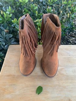 Ladies, cute suede ankle boots size 10