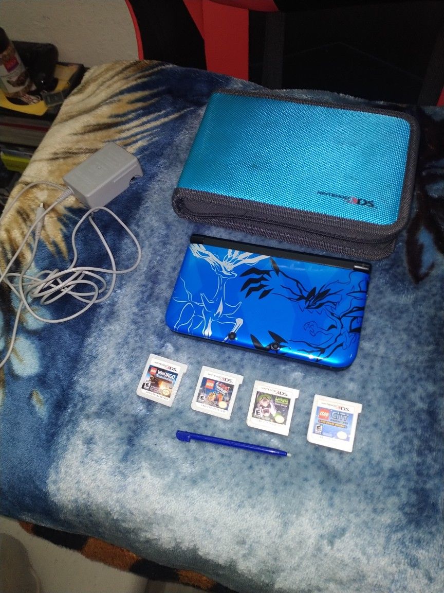 Nintendo 3DS XL Pokemon XY Limited Edition 