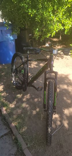 SCHWINN BOUNDARY 29"  ALUMINUM BIKE