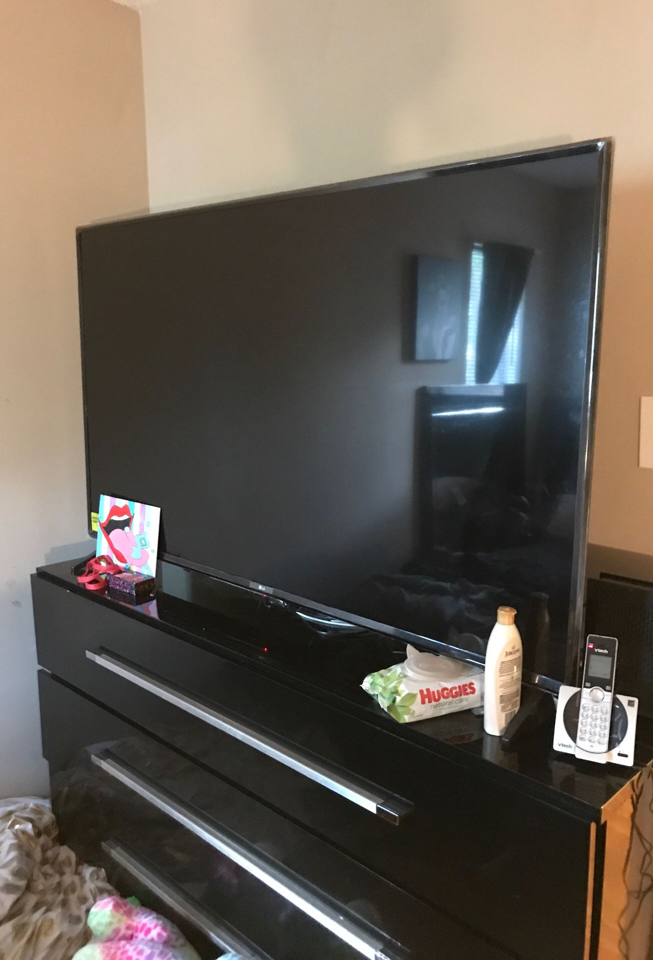 65” inch. Lg uhd Tv 65uk60. V4k active hdr