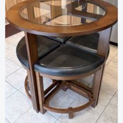 elegant mahogany round table ! $250delivery 🚚 included! 