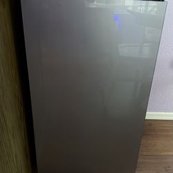 Insignia™ - 4.4 Cu. Ft. Mini Fridge with Door Storage