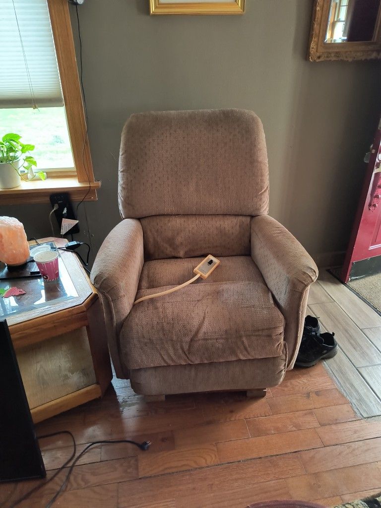 Lift Up Recliner 
