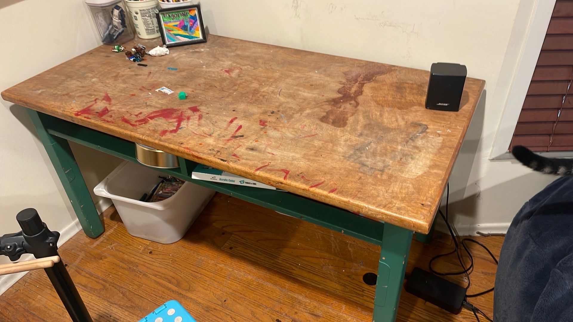 Free Child’s Sturdy Art Desk