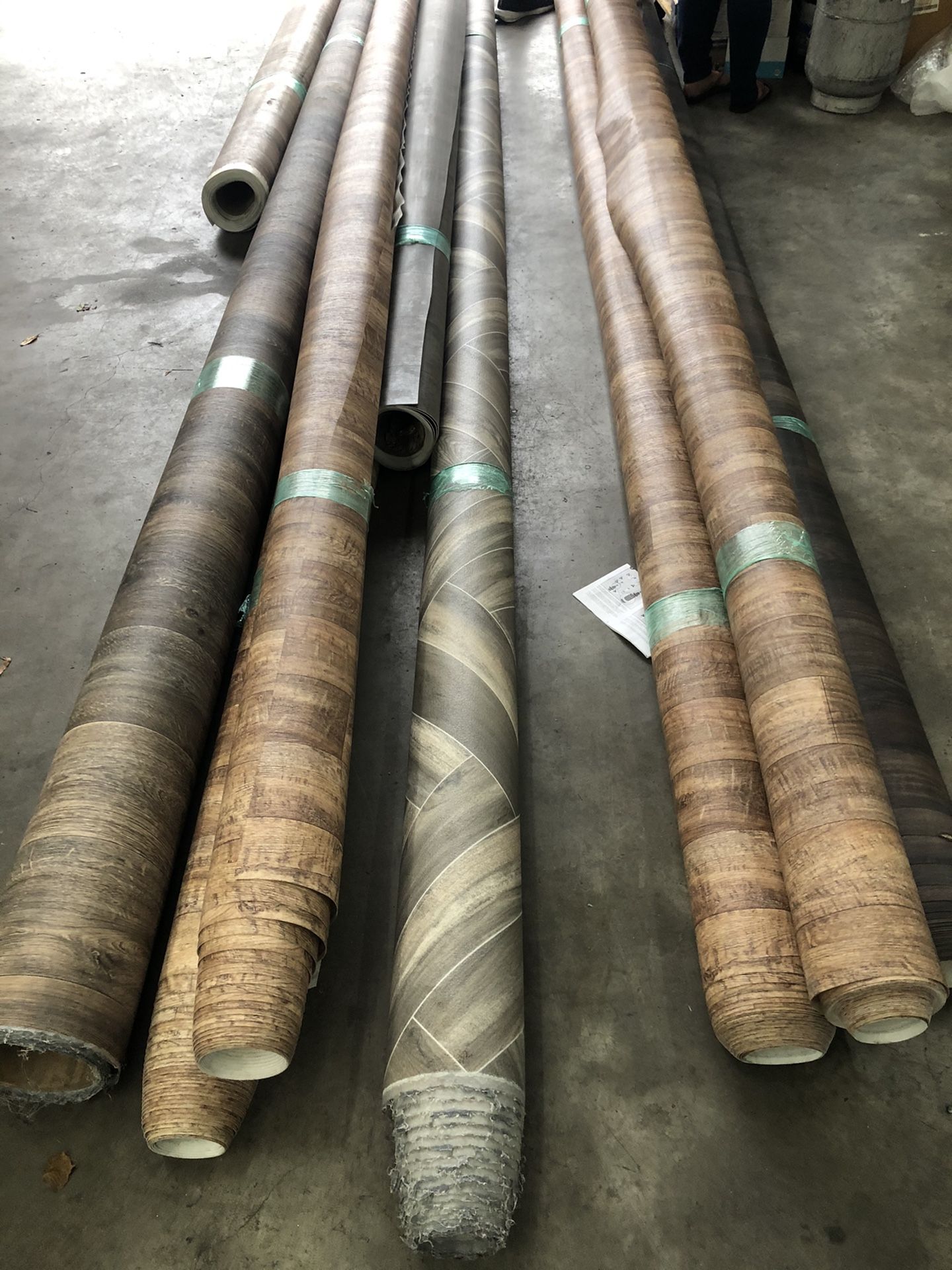 16x40 / 640sf EACH ROLL - VINYL FLOORINg $320