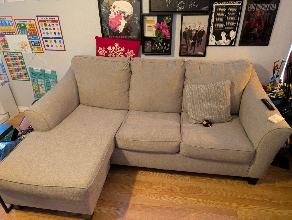 Couch With Pull Out Bed