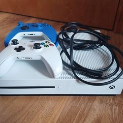 Xbox One S w/Cables & 2 Controllers 500gb storage