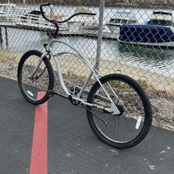 Beach cruiser bicycle