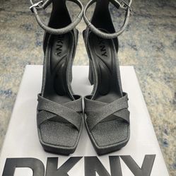 DKNY HEELS Size 5