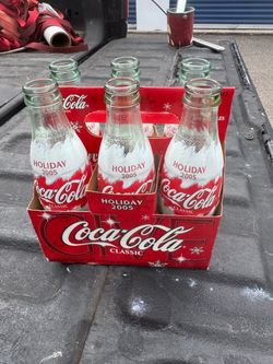 2005 EMPTY 6 Pack POLAR BEAR COCA COLA COKE 8 Oz Bottles. BOTTLES ARE 7 1/2" TALL. ALL ARE WRAPED WITH THE POLAR BEAR CLASSIC PATTERN. THEY ARE IN THE