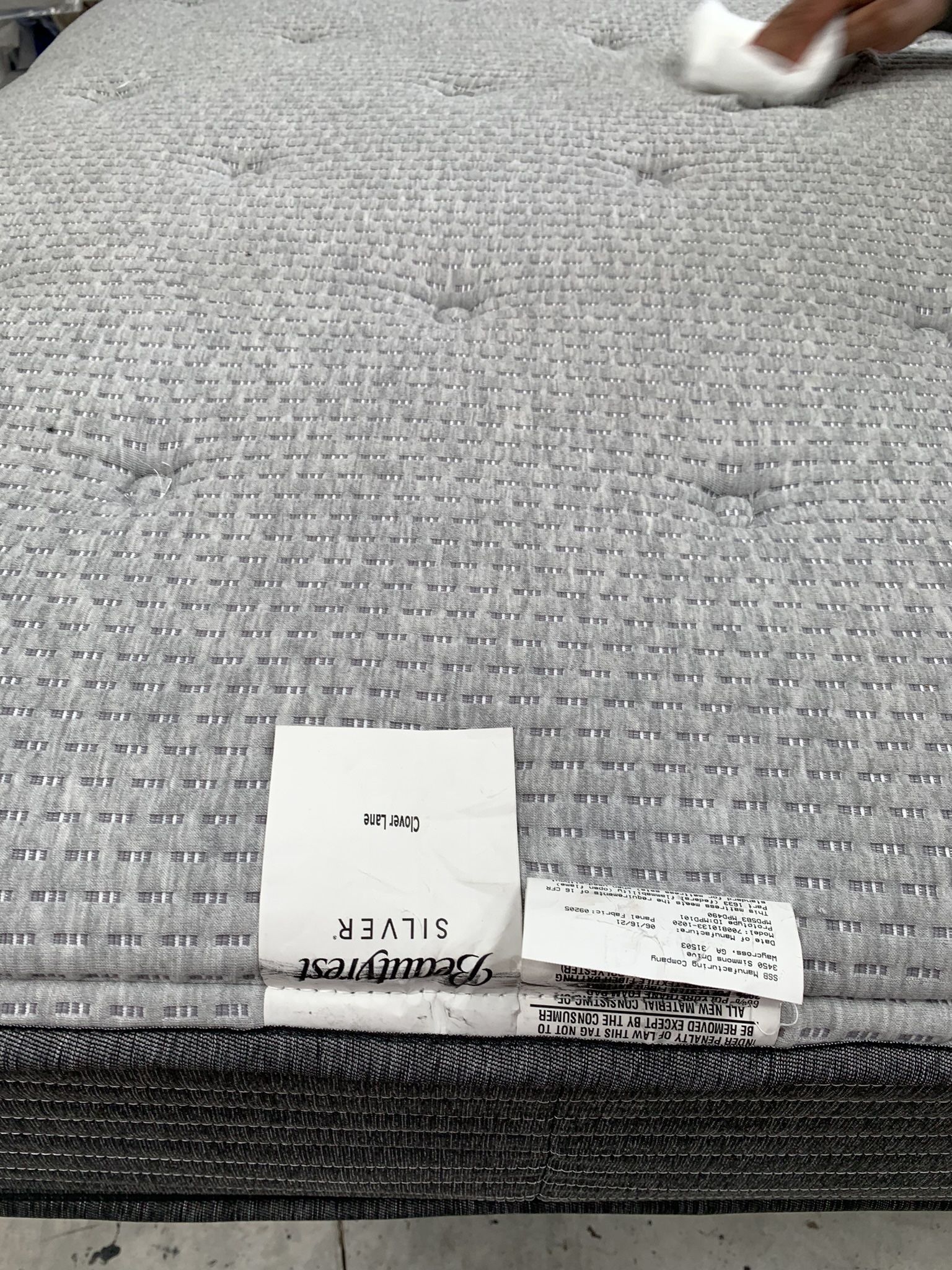 Beautyrest silver clover lane deals