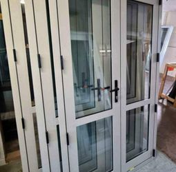 Storm-ready impact windows.
Custom fit. Competitive pricing.