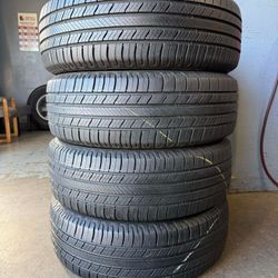 225/65/17. Michelín