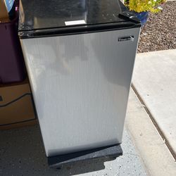 Magic chef refrigerator 