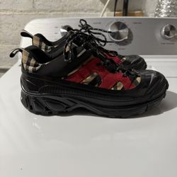 Burberry Designer Shoes Size 9 