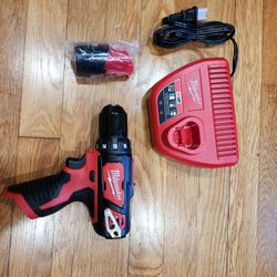 Milwaukee 2407-22T M12 Cordless 3/8 in. Drill Driver Kit , With Battery And Charger, New