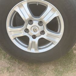 Toyota Tundra 275/61R18 5 Lugs