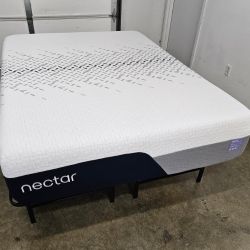 LIKE NEW! Nectar Luxe Queen Mattress - Delivery Available