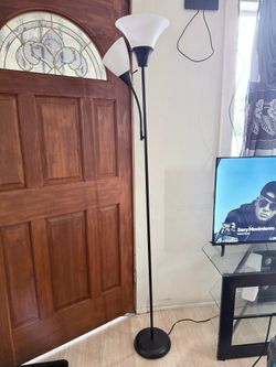 Torchiere with task light floor lamp