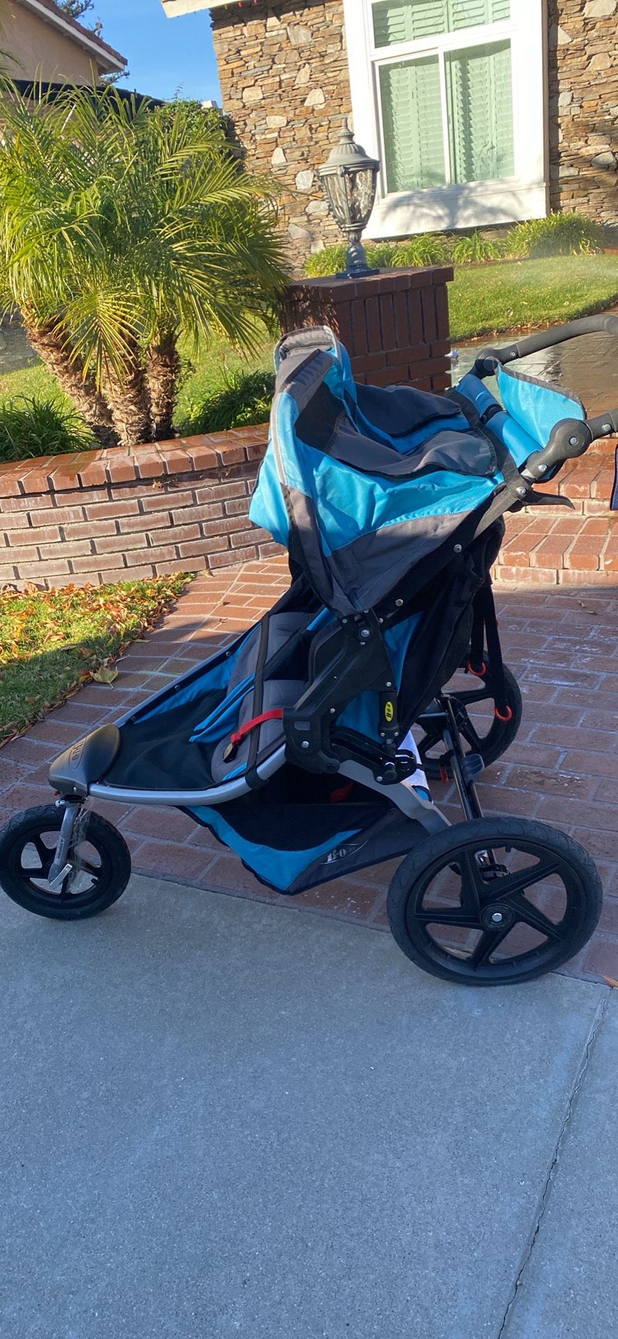 BOB TANDEM JOGGING  STROLLER  in VERY GOOD SHAPE!! 