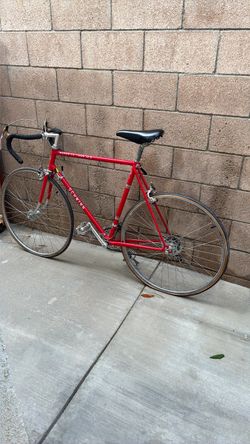 Red Schwinn Super Le Tour road bike