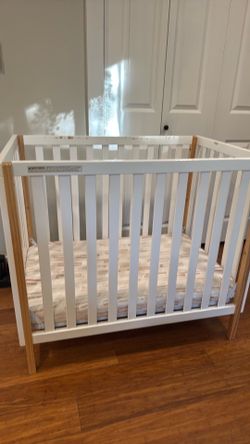 Mini crib
