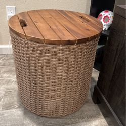 Storage ottoman 