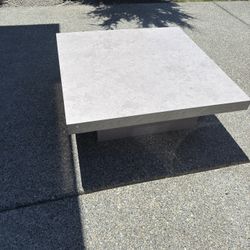 Concerté Modern Looking Coffee Table