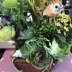 Very nice Vases Mix Succullents , With Fake Flowers 💐 and Bird ( you can choose one). $30 Only.