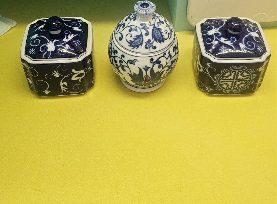 New! Set Of 3 Covered Jars
