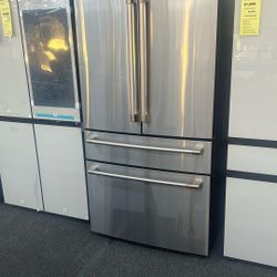 GE Cafe Refrigerator CGE29DP2TBS1