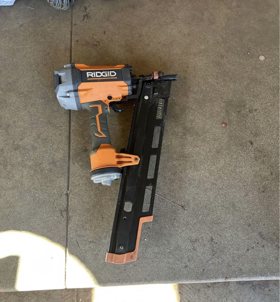 Pneumatic 21 Degree 3 1/2 in. Round Head Framing Nailer by...