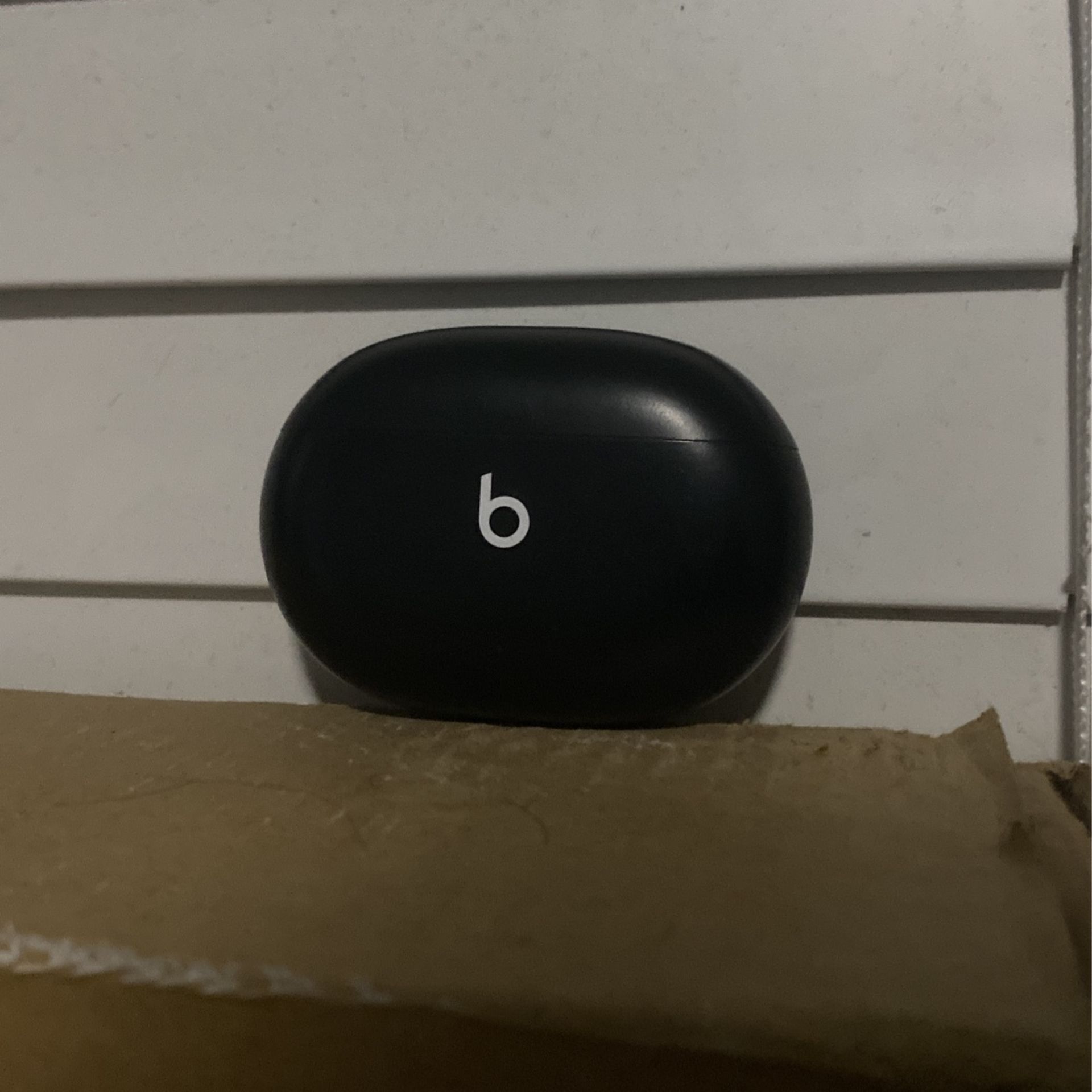 Replacement Beats Studio Buds Totally Wireless Charging Case charger(used)