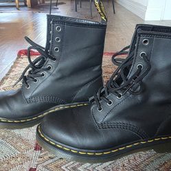Womens 1460 Style Doc Martens, Size 8