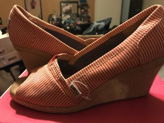 Toms wedge size 9