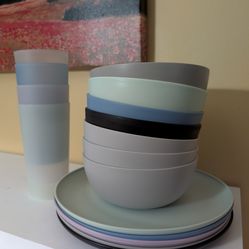 Room Essentials plasticware